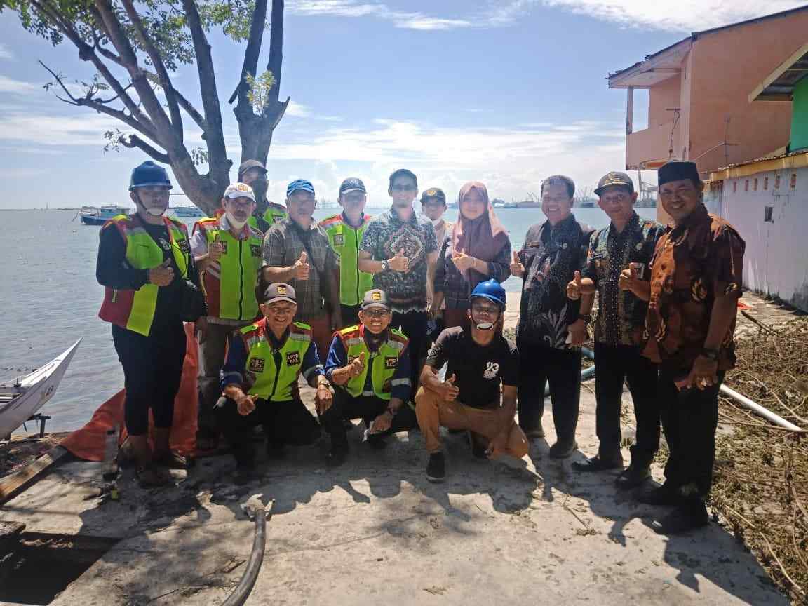 Kadis PU Kota Makassar beserta jajarannya dan juga Anggota DPRD Kota Makassar Komisi C Fachruddin Rusli meninjau IPAL yang dikeluhkan warga Pulau Lae lae
