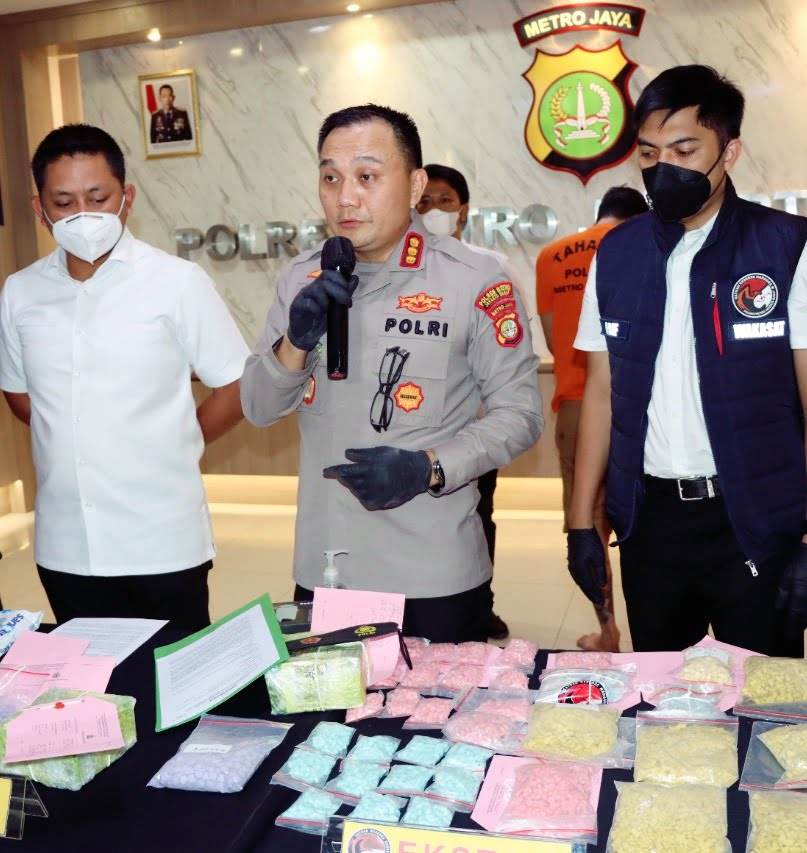 Kapolres Jakarta Barat Kombes Pol Pasma Royce pada saat konpers pengungkapan peredaran gelap narkoba 