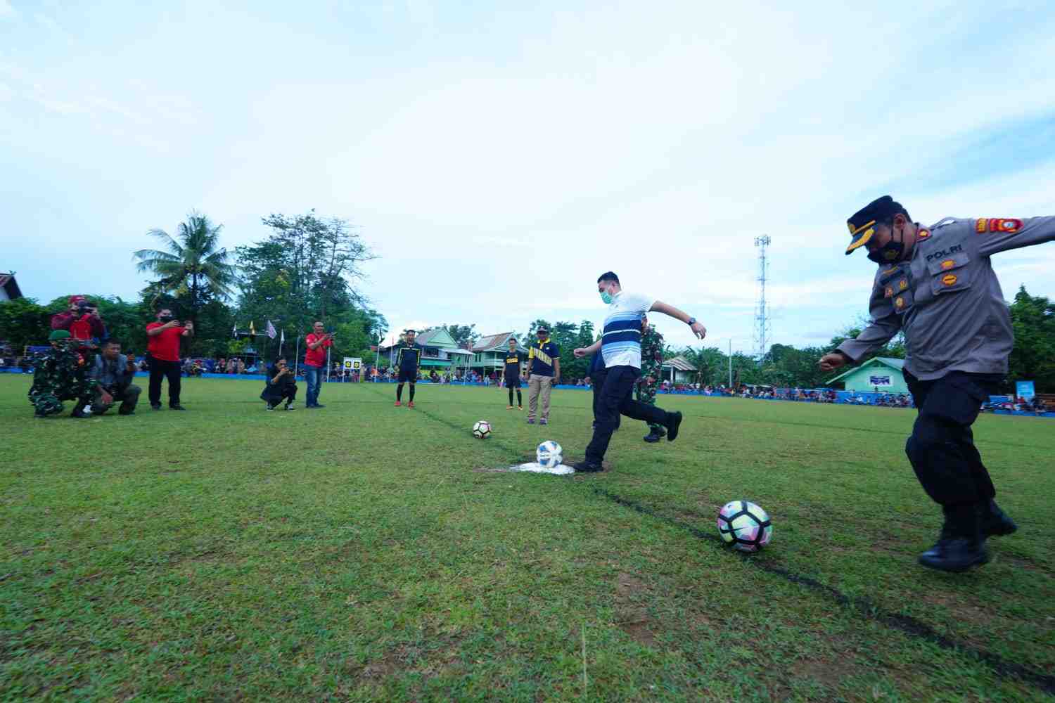 Bupati Pangkep Tandai Turnamen Sepak Bola Desa Kabba Cup 2022