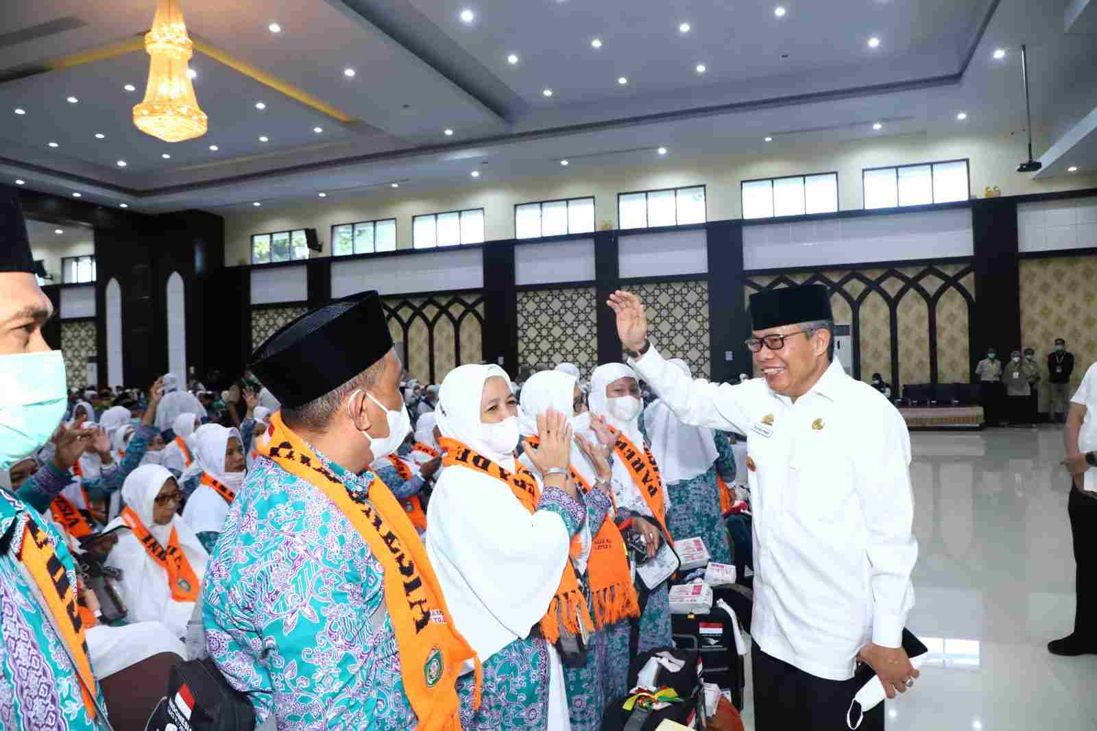 TP Serahkan Jemaah Calon Haji Parepare ke Asrama Haji Makassar