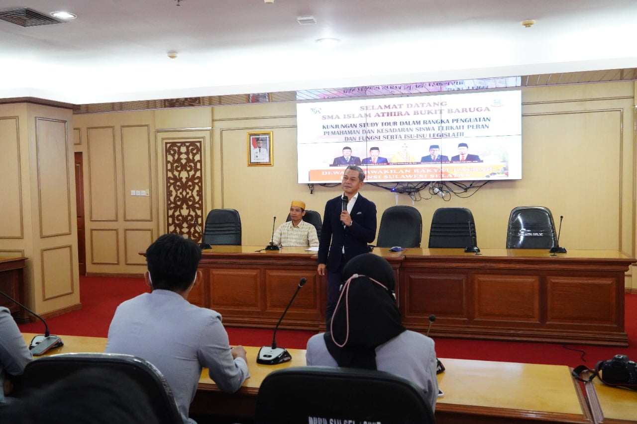 MPK SMA Islam Athirah Gelar Kunjungan ke DPRD Sulsel