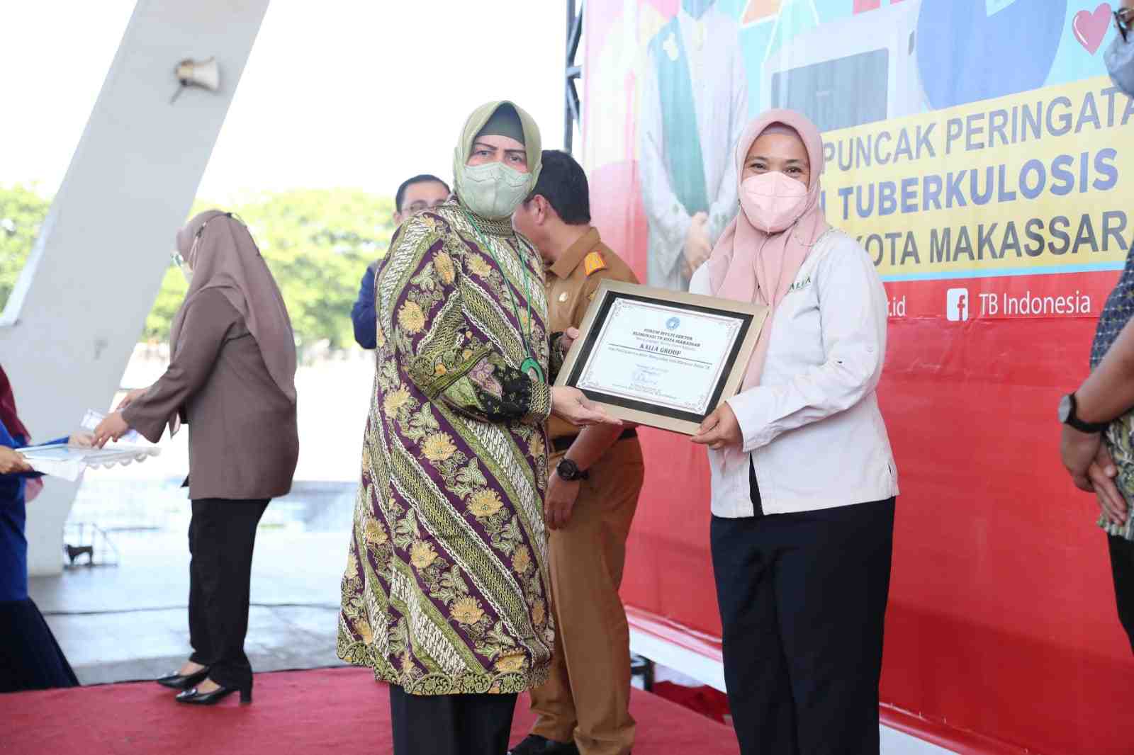 Indira Jusuf Ismail Beri Penghargaan Bagi Puskesmas Terbaik