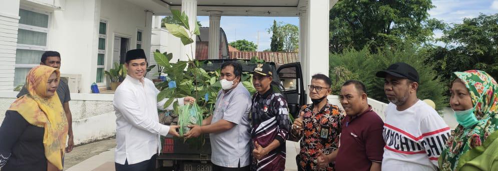 Kelompok Tani dari Pulau Terluar Kabupaten Pangkep Terima 1100 Bibit Sukun