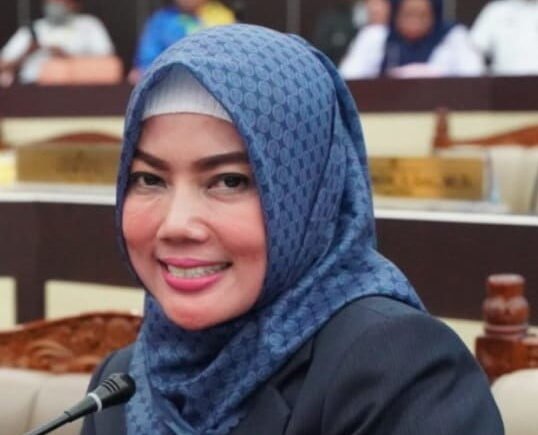 Kartini DPRD Sulsel - Isnayani Kini Ketua Fraksi PKS