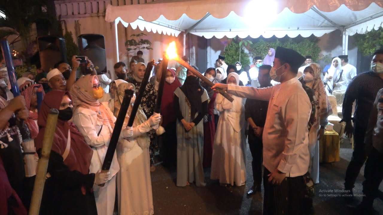 Peringati Tahun Baru Islam, MYL Bersama Ribuan Masyarakat Berkeliling Pawai Obor
