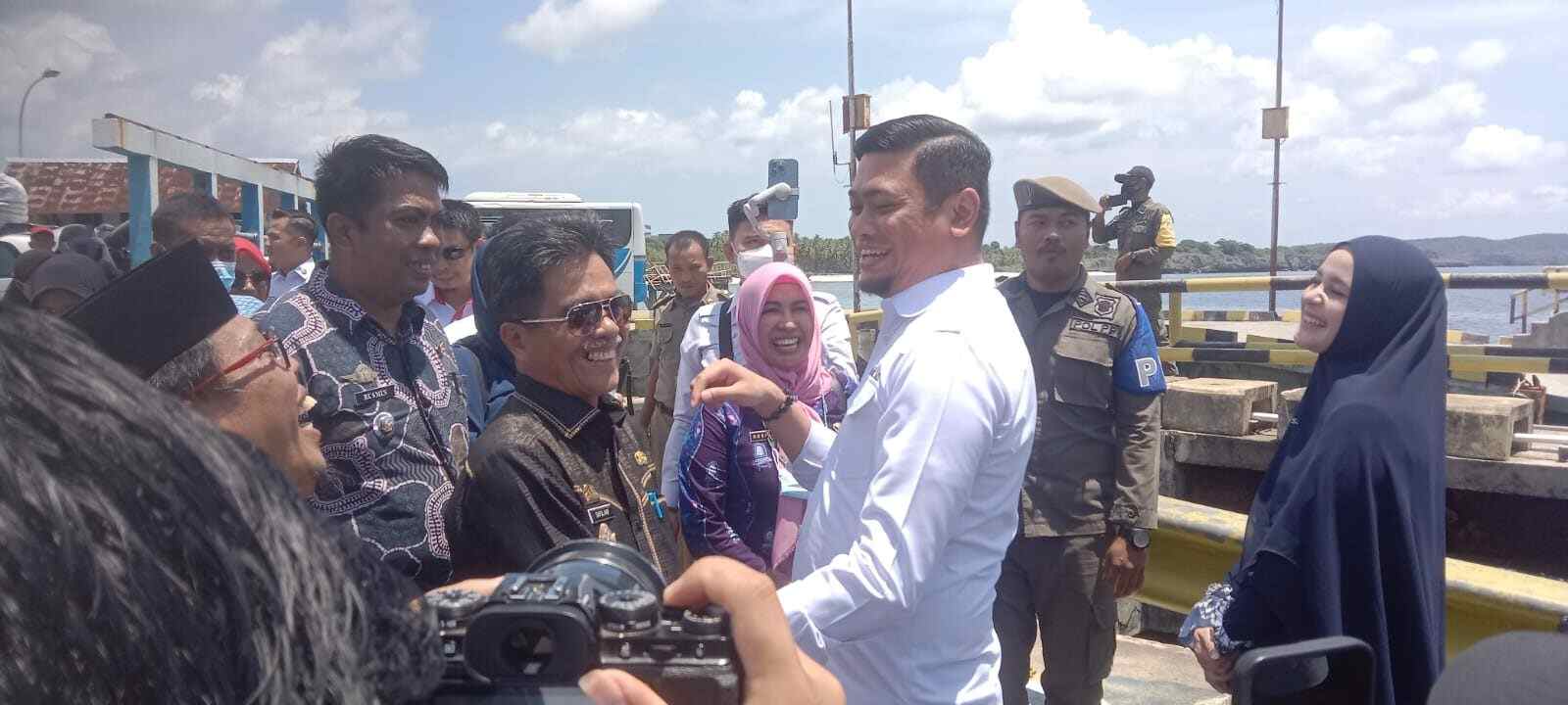 Bertolak ke Selayar, Adnan Purichta Disambut Saiful Arif