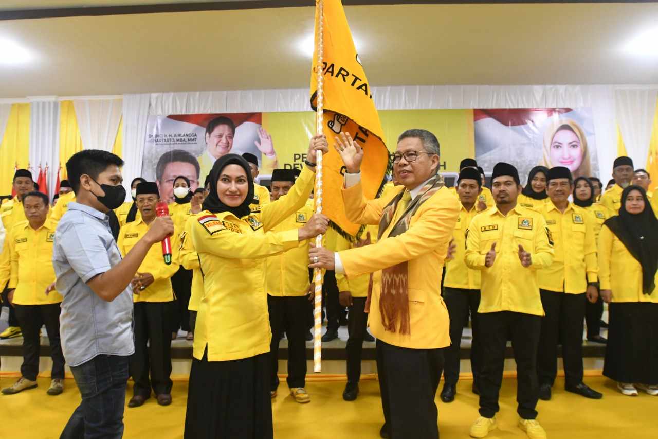 Ketua DPD I Partai Golkar Sulsel, Taufan Pawe secara resmi melantik Indah Putri Indriani