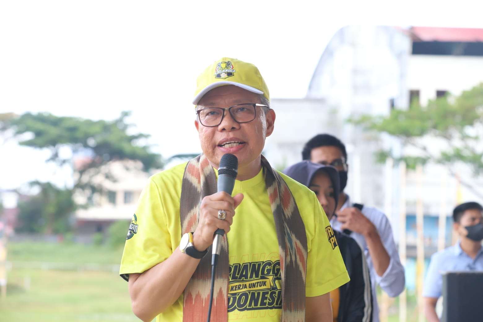 Ketua DPD I Partai Golkar Sulawesi Selatan, Taufan Pawe mengajak suporter mendoakan korban tragedi kanjuruhan malang