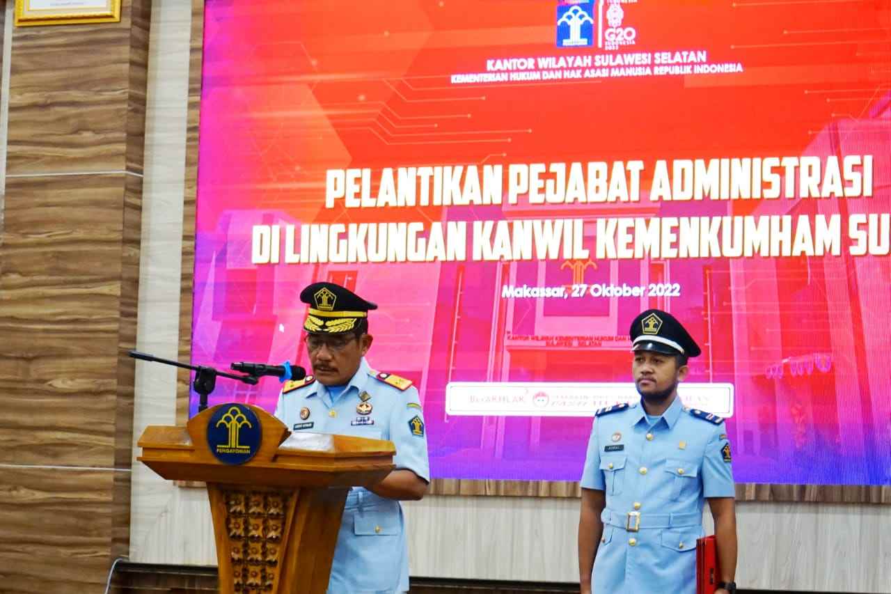 Kepala Kantor Wilayah (Kakanwil) Kementerian Hukum dan HAM Sulawesi Selatan (Kemenkumham Sulsel) Liberti Sitinjak melantik 15 pejabat administrasi