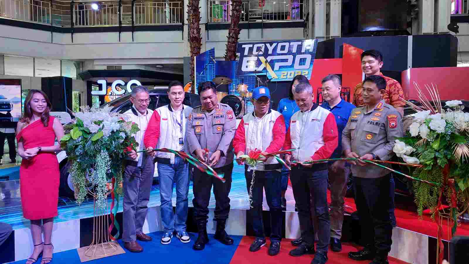 CEO Kalla Toyota Bersama Walikota Makassar dan Wakapolda Sulsel Resmi Membuka Pameran Toyota Expo 2022
