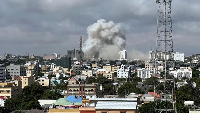 Bom Mobil Somalia Tewaskan Sedikitnya 100 Warga Setempat