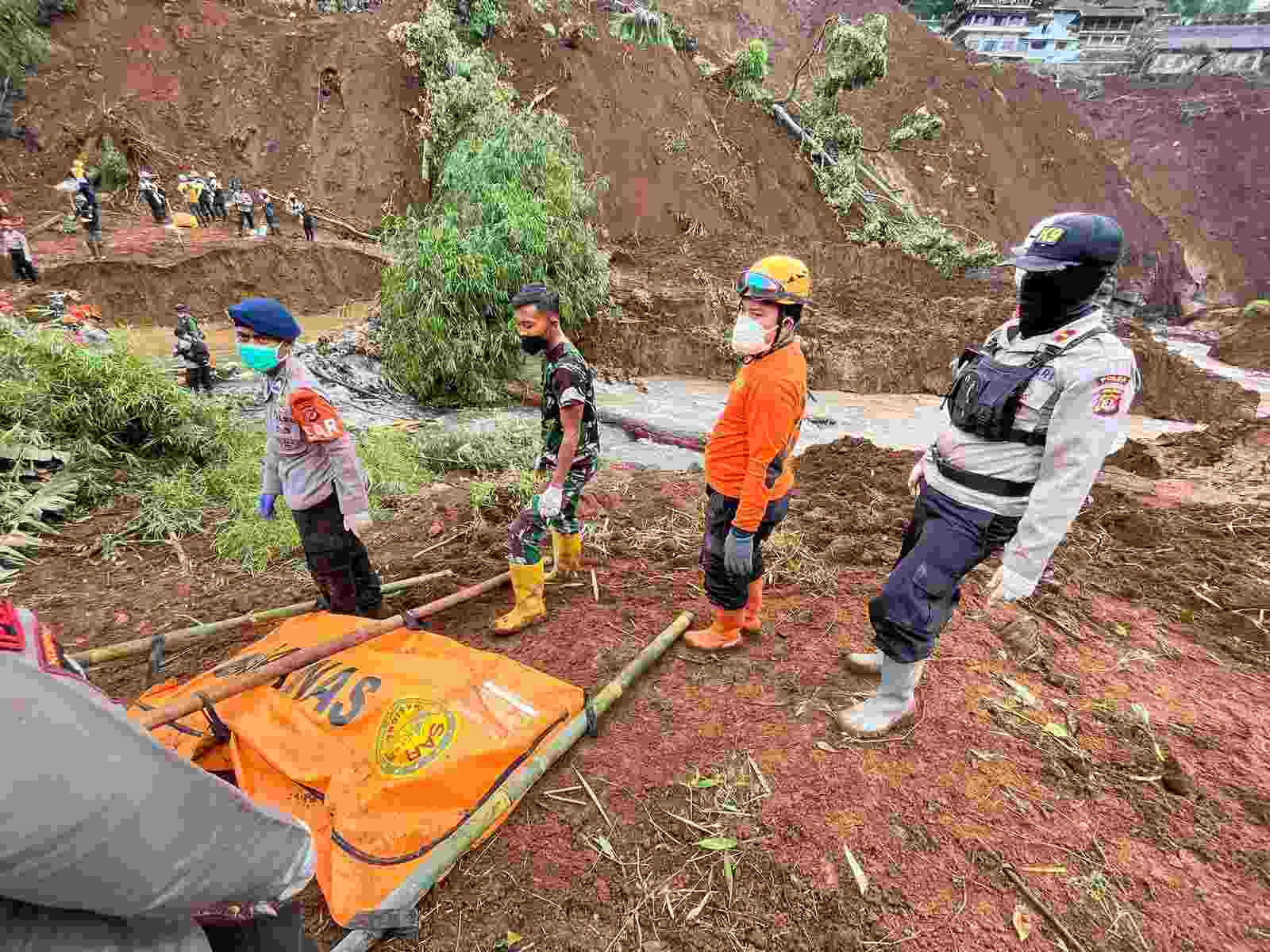 Lima korban gempa Cianjur berhasil ditemukan oleh Tim Sar Gabungan setelah menurunkan K9 Ditpolsatwa Polri