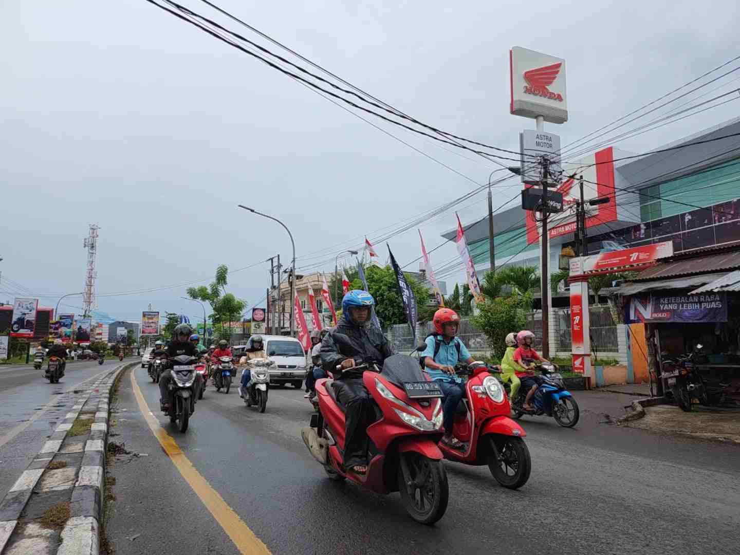 Asmo Sulsel Bagi Tips Jaga Kondisi Motor Prima di Musim Hujan