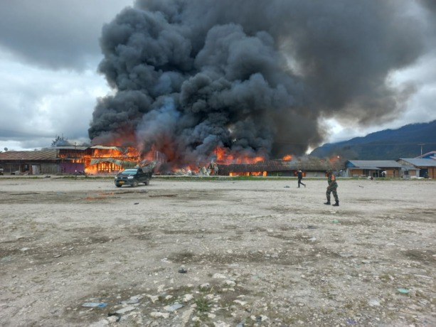 Baju Dagangan Buat Gatal, Kios di Pasar Deiyai Terbakar