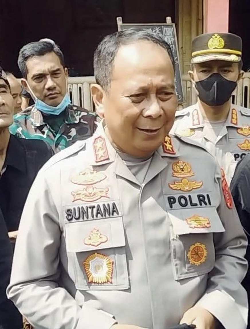 Kapolda Jabar Irjen Pol Sutana Menjelaskan ada 11 korban dalam aksi bom bunuh diri di Polsek Astana Anyar Bandung