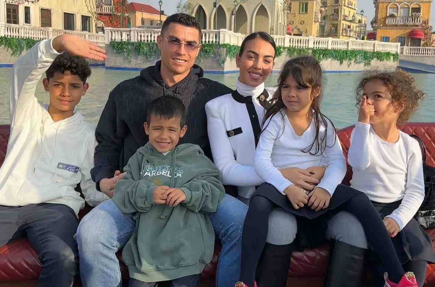 Ilustrasi. Keluarga Cristiano Ronaldo. (Dok/Twitter Cristiano Ronaldo).
