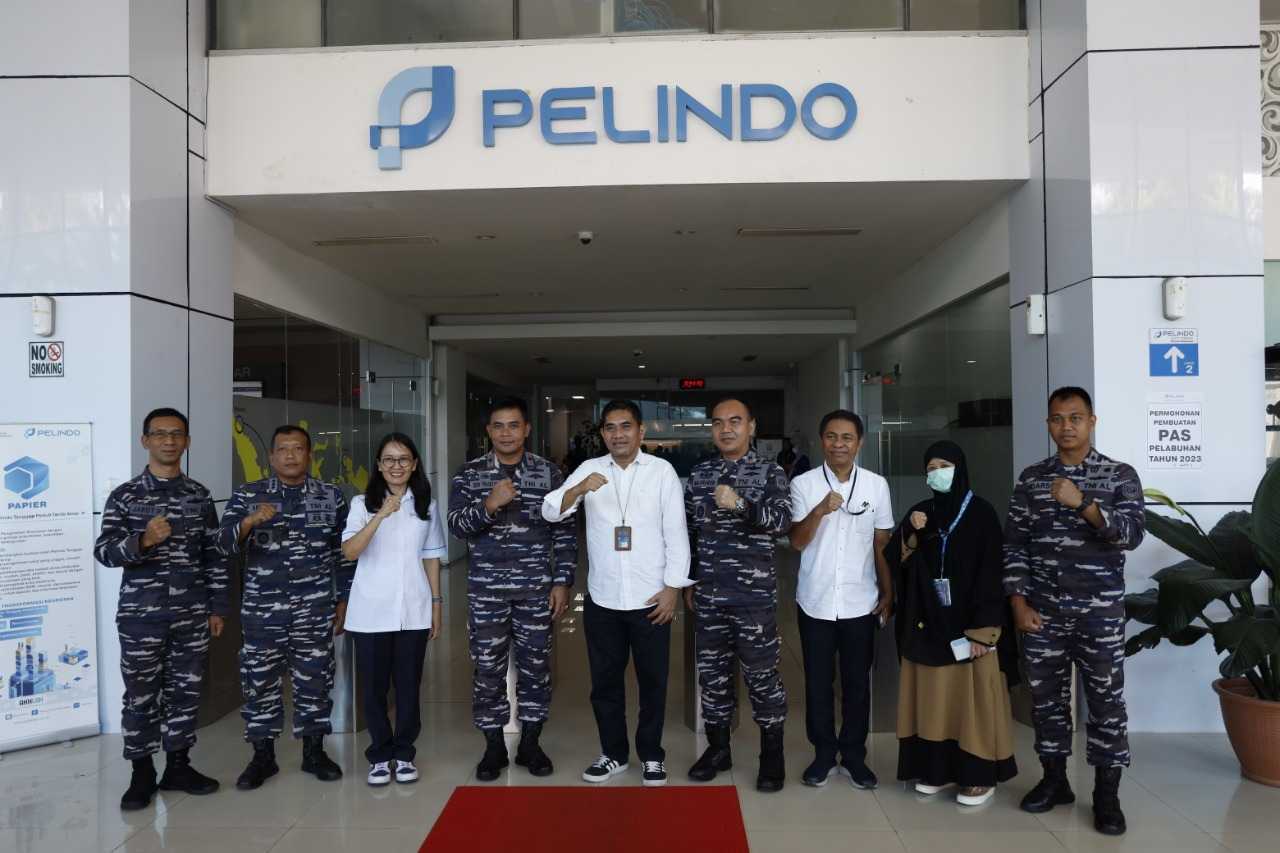 Kunjungan Danguspurla Koarmada II Laksamana Pertama (Laksma) TNI Deny Prasetyo ke Pelindo. (Dok/Pelindo IV Makassar).