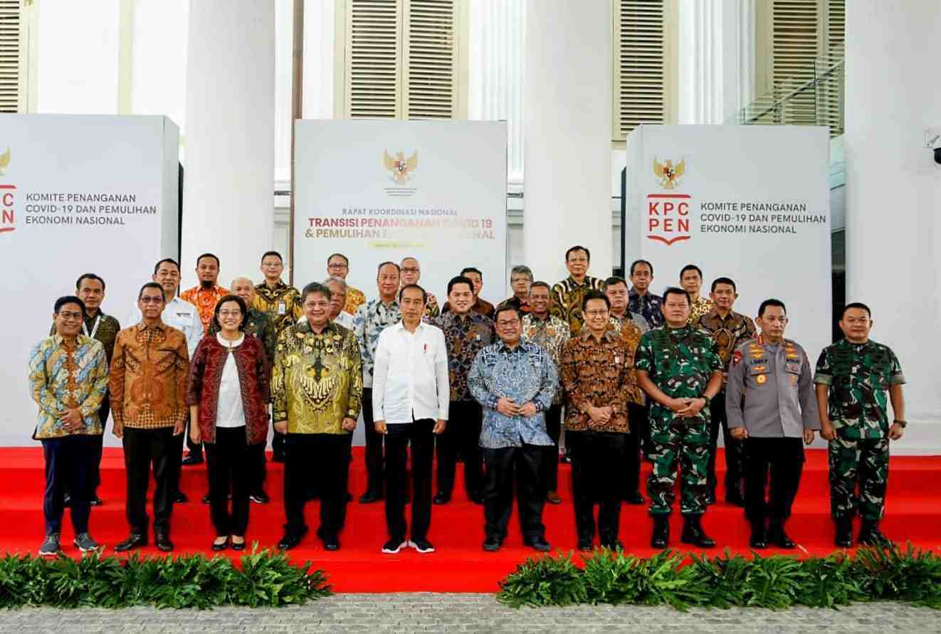 Gubernur Sulsel Andi Sudirman Sulaiman menghadiri rakor nasional transisi penganan Covid-19 bersama Presiden Jokowi dan jajaran kementerian. (Dok/Pemprov Sulsel).