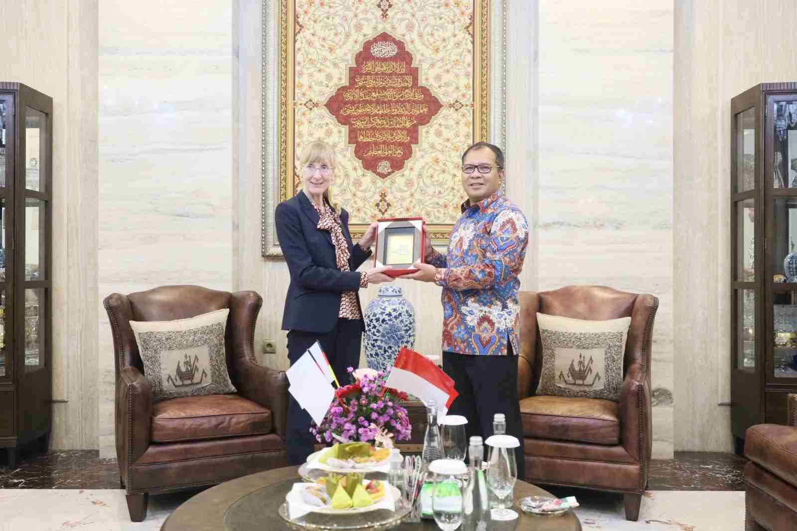 Wali Kota Danny saat menerima kunjungan Duta Besar Jerman Ina Lepel. (Dok/Pemkot Makassar).