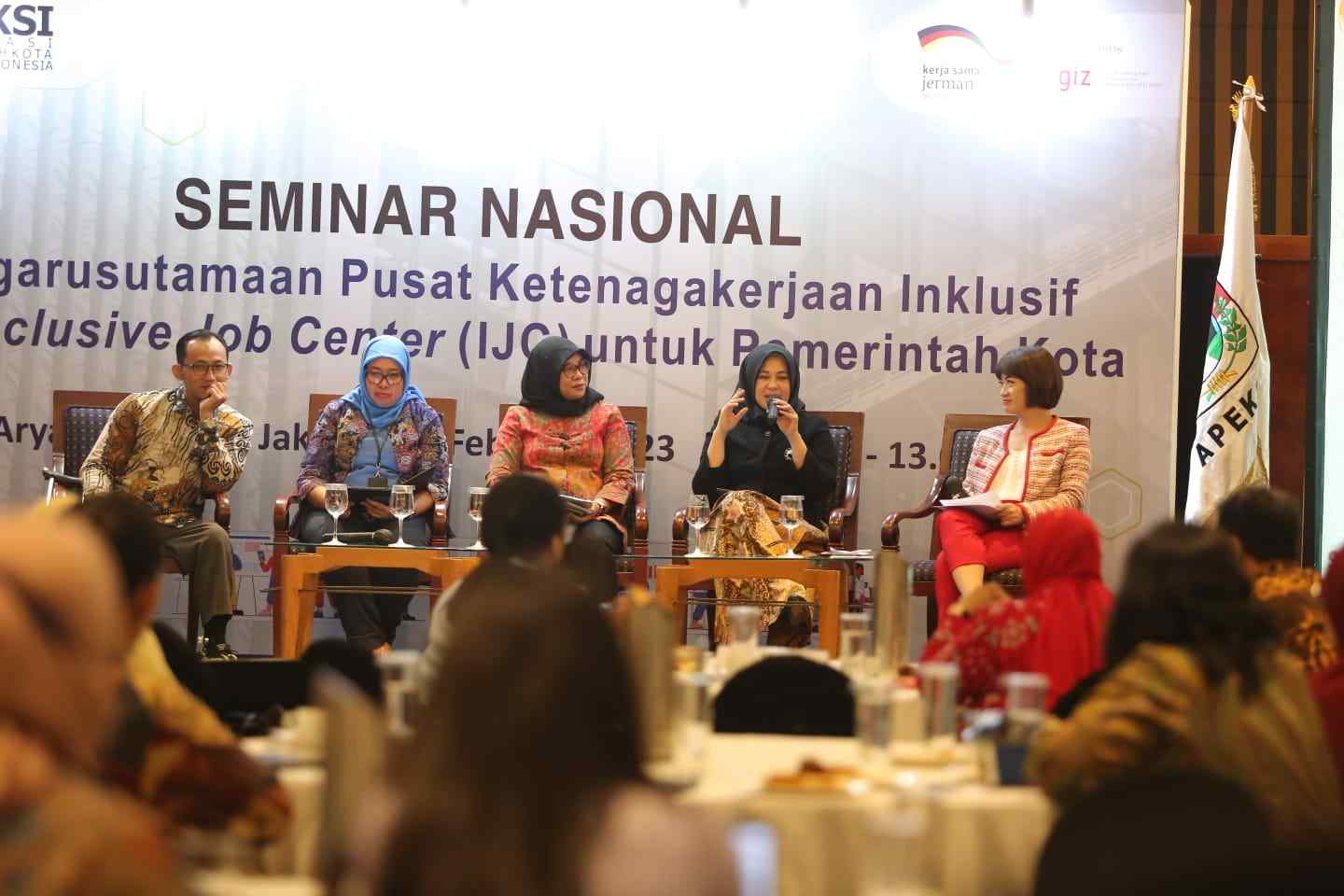 Wakil Wali Kota Makassar Fatmawati Rusdi hadir sebagai narasumber Seminar IJC