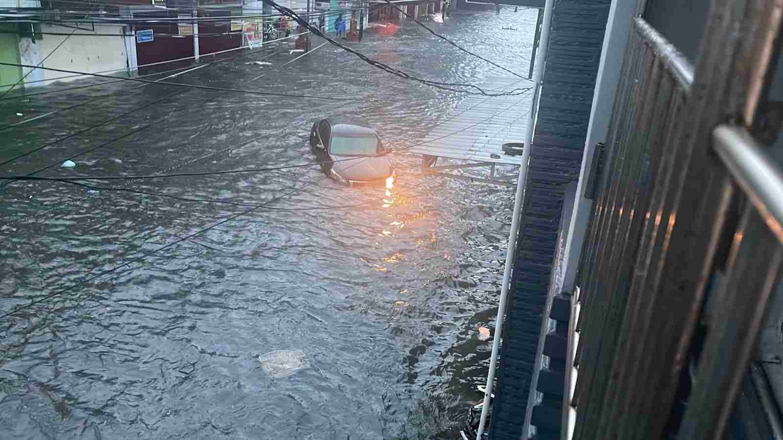 Ilustrasi Makassar dikepung banjir. (Twitter Banjir Makassar).
