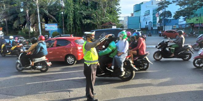 Ilustrasi. Petugas Satlantas jajaran Polrestabes Makassar lalu lintas. (Dok/Polrestabes Makassar).