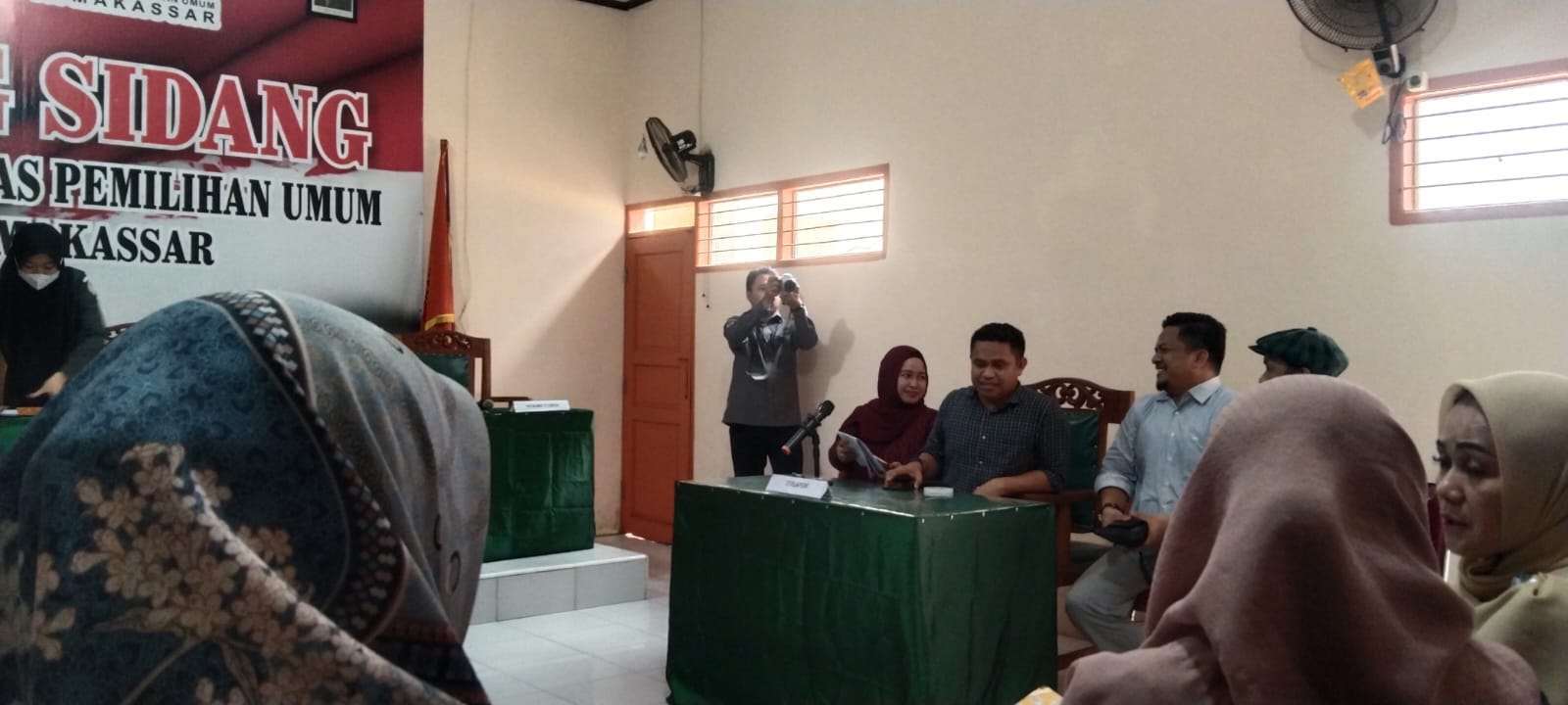 Sidang Gugatan KPU Makassar di Bawaslu Makassar. (Rakyat.News/M Aswar).