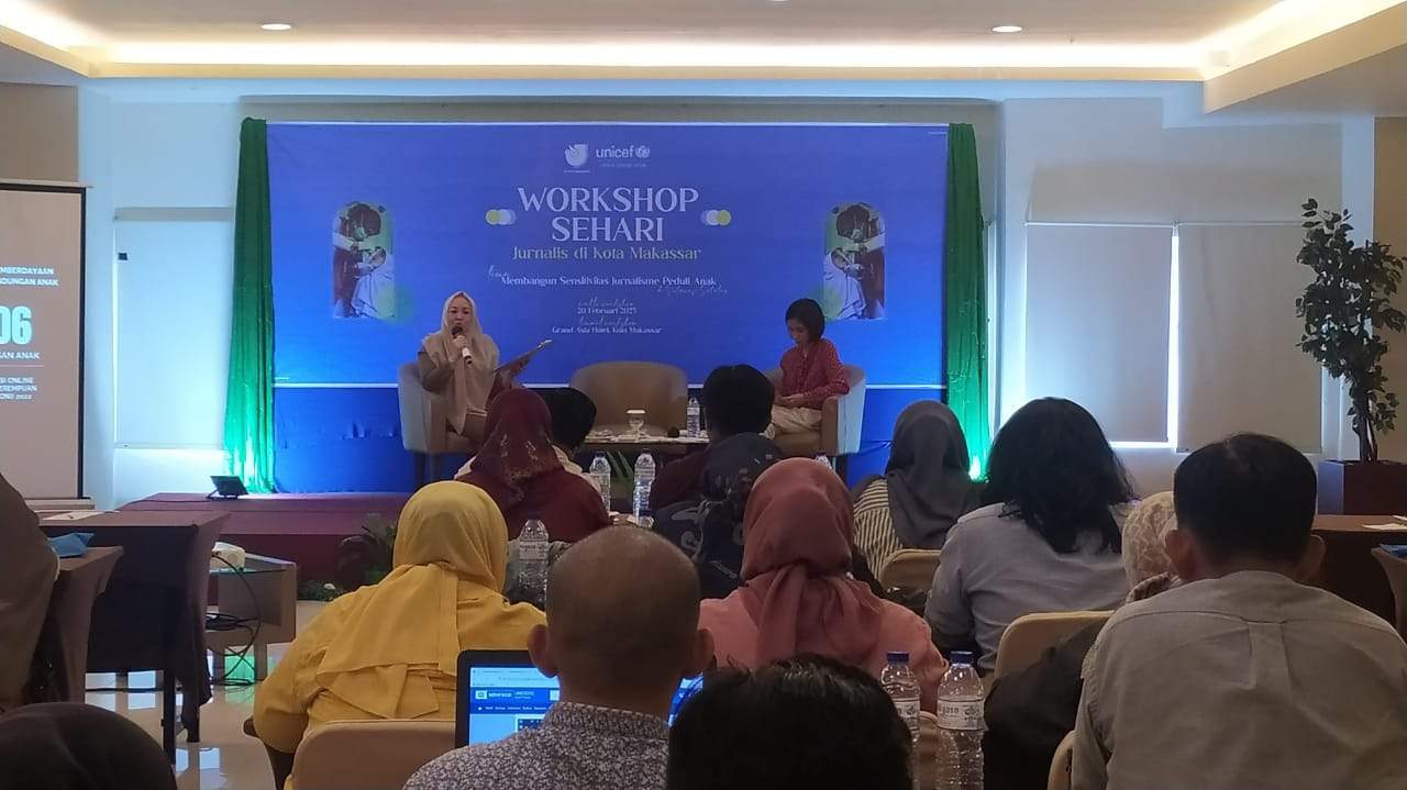 Plt Kadis Kominfo Sulsel Sukarniaty Kondolele dalam workshop sehari AJI Makassar-Unicef. (Dok/Pemkot Makassar).
