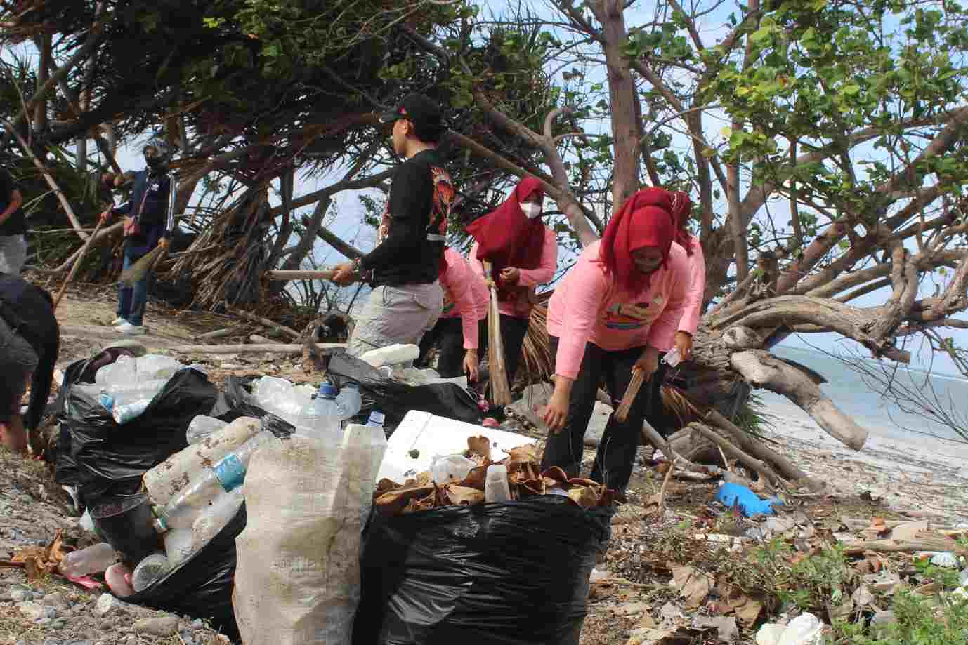 Hari Peduli Sampah Nasional (HPSN) Tahun 2023, Pemerintah Kabupaten Kepulauan Selayar melakukan kerja bakti massal (dok : ist)