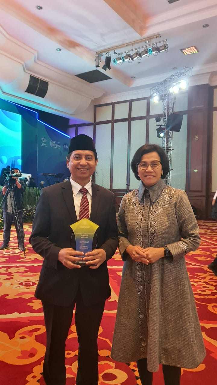 Rektor UIN Makassar, Prof Hamdan Juhanis dan Menteri Keuangan, Sri Mulyani. (Foto: Ist.)