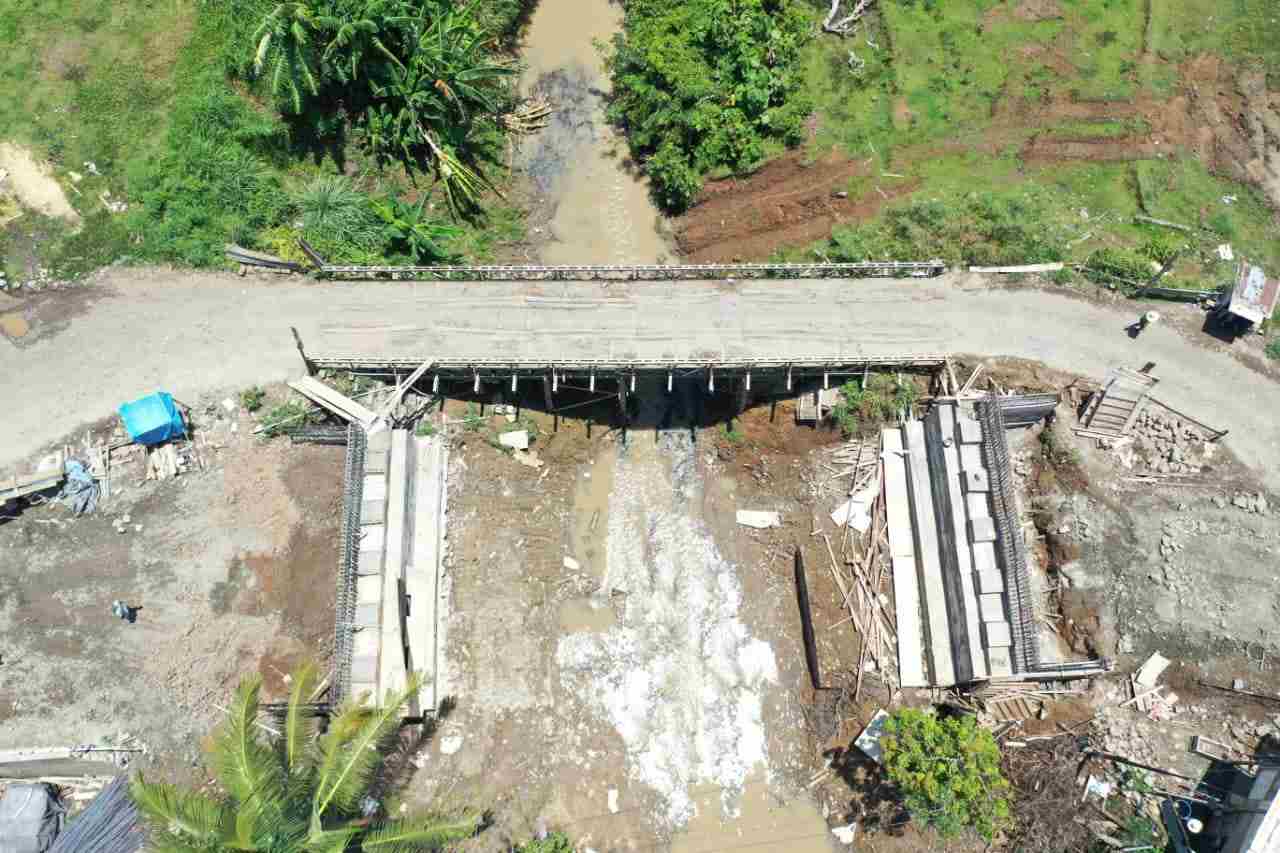Pembangunan Jembatan Sungai Palattae pada ruas Tanabatue - Sanrego - Palattae di Kabupaten Bone. (Dok.Ist)