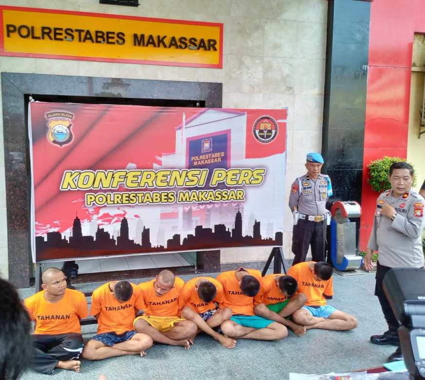 Polrestabes Makassar menetapkan delapan tersangka kasus pengeroyokan di kampus Unhas. (Foto: Rakyat.News/Regent Aprianto Husen)