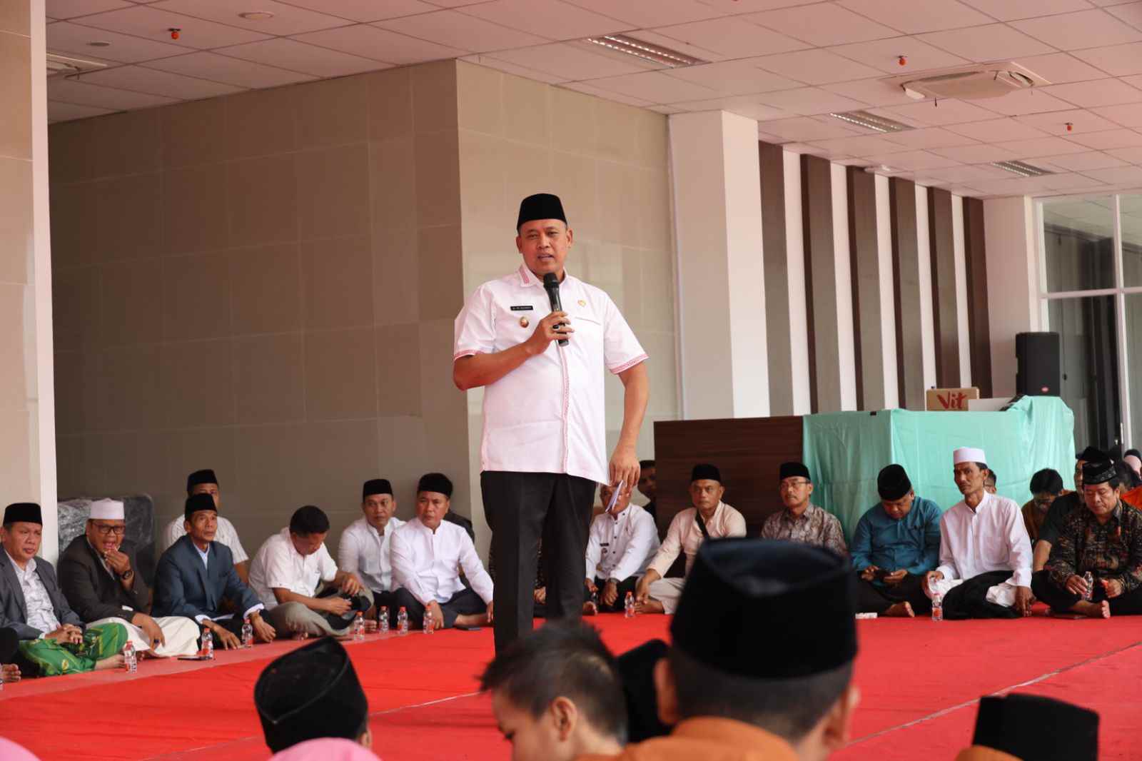 PLT Wali Kota Bekasi, Tri Adhianto menghadiri tasyakuran Gedung Teknis. (Dok.Ist)