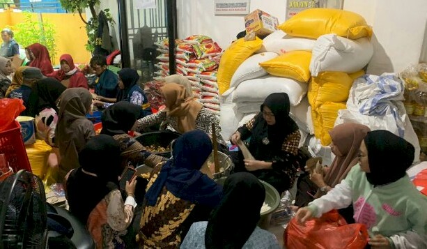 Gerak Cepat Dinsos Makassar Siapkan 1.000 Paket Makanan Siap Saji Bagi Warga Terdampak Banjir