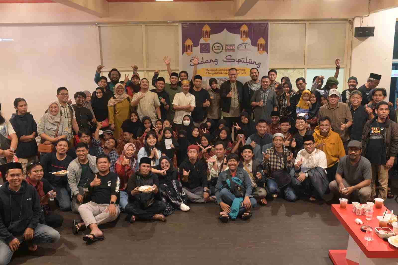 AJI Makassar, IJTI Sulselbar, PFI Makassar dan PJI Sulsel Bukber dengan Puluhan Anak Yatim