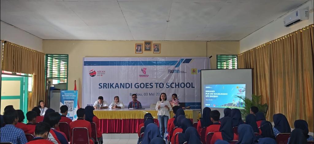 Sosialisasikan PLN Mobile di SMA 17 Makassar, Ratusan Pelajar Antusias