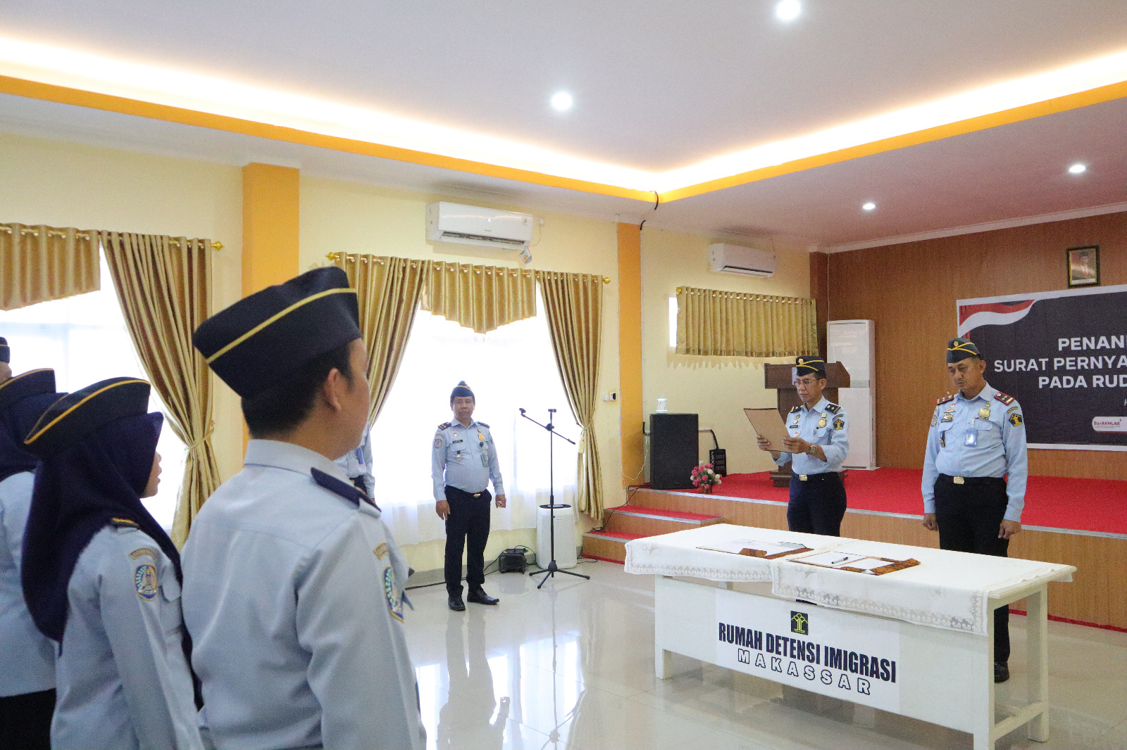 Deklarasi dan Penandatanganan Komitmen Bersama Pegawai Rudenim Makassar.