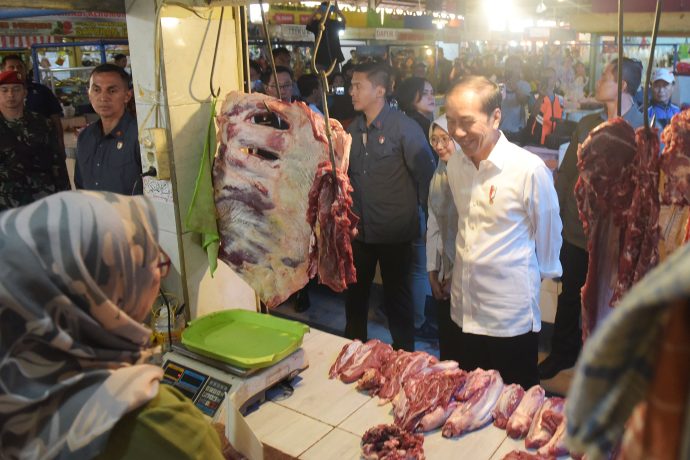 Kunker Hari Kedua di Bandung, Jokowi Kunjungi Pasar Cihapit