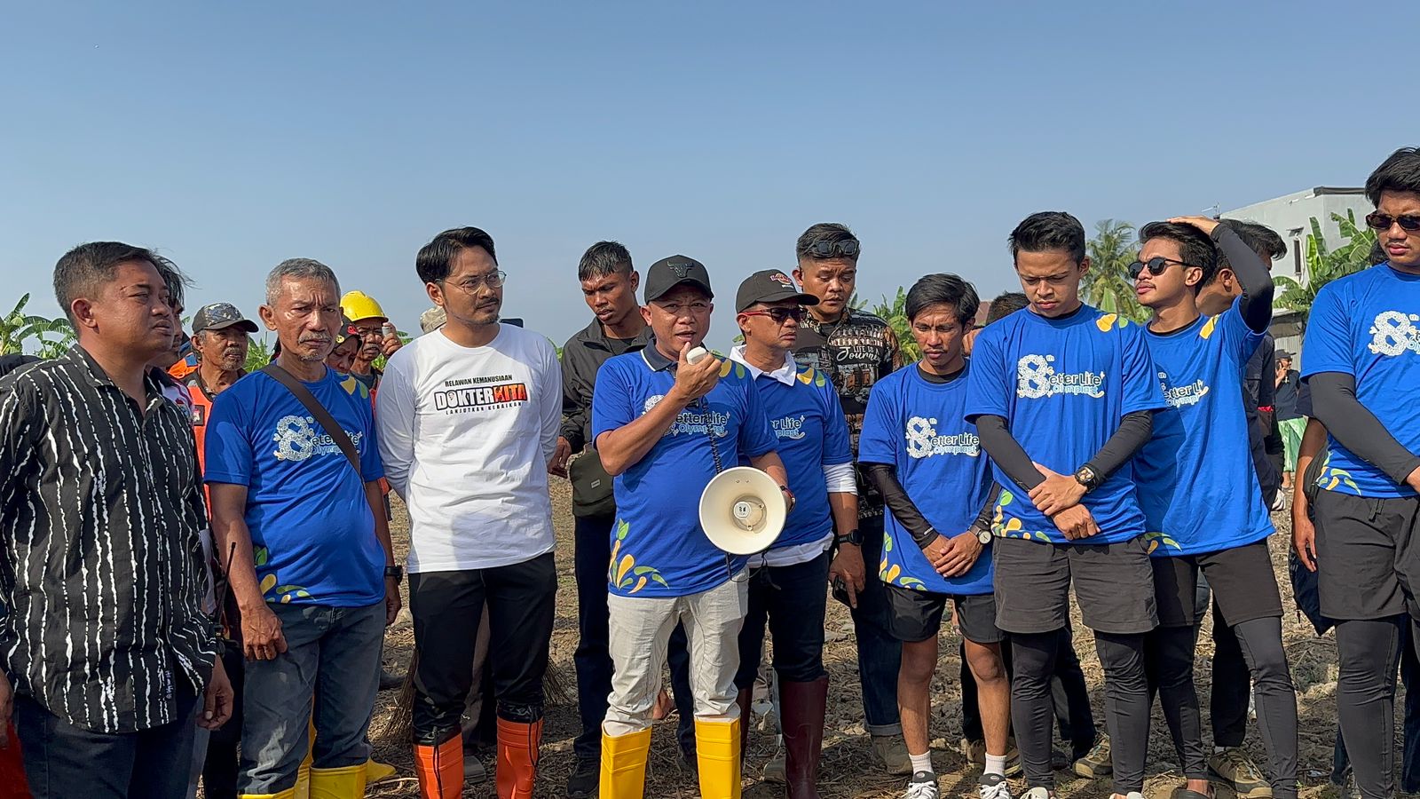 Pemerintah Tallo dan Pandawara Group, Bersihkan Sampah di Kampung Nelayan