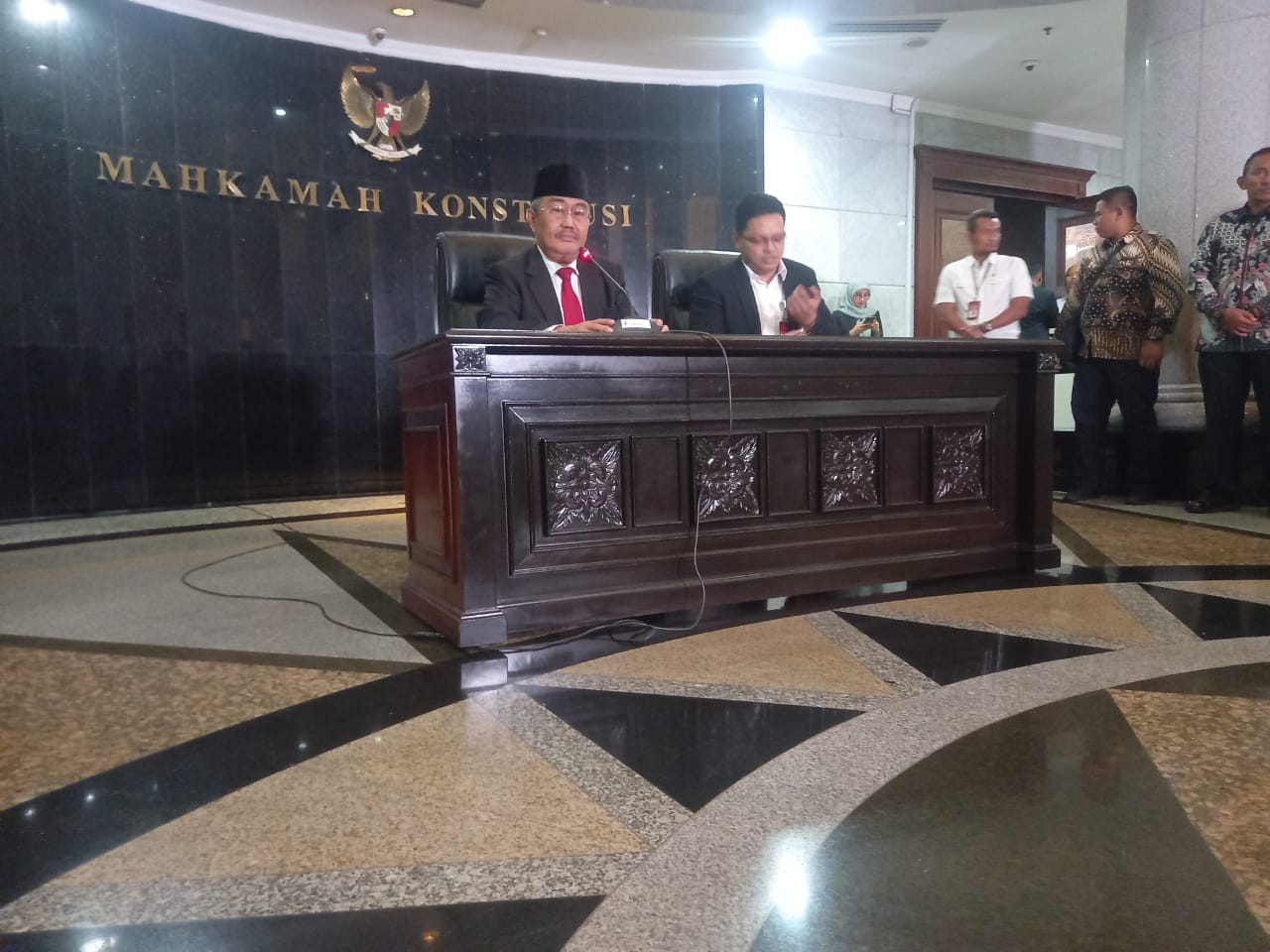 Ketua MKMK Jatuhkan Sanksi Berhentikan Anwar Usman dari Ketua MK