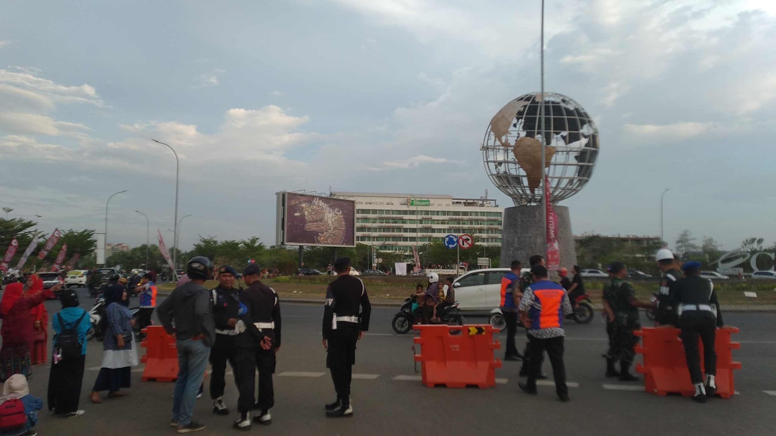 Akses Menuju Puncak Perayaan HUT Kota Makassar ke-416 Berjalan Lancar. (Foto: Rakyat News/Andi Tenri Wulan Syam).