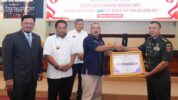Penjabat Gubernur Sulawesi Selatan, Bahtiar Baharuddin, menyerahkan Daftar Isian Pelaksanaan Anggaran (DIPA) dan Daftar Alokasi Transfer Ke Daerah (TKD) Tahun Anggaran 2024. (Ist)