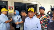 Pendiri Bosowa Corp, Aksan Mahmud saat menghadiri jumpa relawan Prabowo di Gor Sudiang, Kota Makassar, Jumat (2/2/2024). (Rakyat.News/Fadli Muhammad).