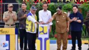 Penjabat Gubernur Sulawesi Selatan (Sulsel), Bahtiar Baharuddin, mendampingi Presiden Jokowi meresmikan Instalasi Pengelolaan Air Limbah (IPAL) Losari, di Kawasan Metro Tanjung Bunga Makassar. (Ist)