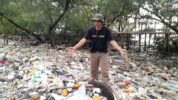 Ormas OI Prihatin dengan Tumpukan Sampah di Pantai Mekar Bekasi.