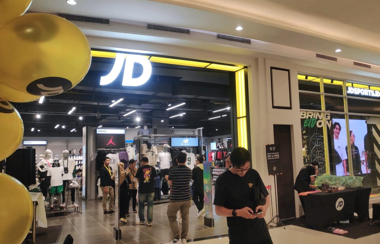 Store pertama JD Sports di Kota Makassar sekaligus di kawasan Indonesia Timur.