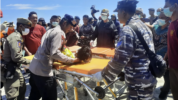 Tim UNHCR dan IOM berada di lapangan untuk membeirkan bantuan kepada pemerintah setempat dan para penyintas kecelakaan kapal terbalik di di lepas pantai Meulaboh, Aceh Barat. (UNHCR/Faisal Rahman).