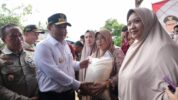 PJ Gubernur Beri Bantuan Sembako Hingga Tanam Sukun Untuk Atasi Banjir di Suli