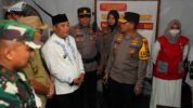 PJ Gubernur Sulsel Tinjau Pos Pengamanan Terpadu, Bagikan Paket Lebaran