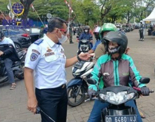 Dishub makassar swab on the road